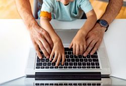 Italia sempre più connessa e boom acquisti online (ma a due velocità)