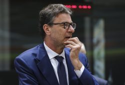 Denatalità, Giorgetti: “Italia non è eccezione, iniziare a ripensare spese istruzione”